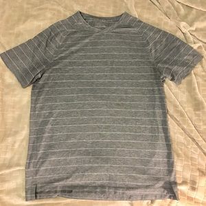 Lululemon men’s switchback v neck - large